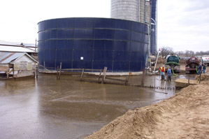 Figure 5. Response activities to manure release. Photograph by Walter Haas, Minnesota Pollution Control Agency, 2004